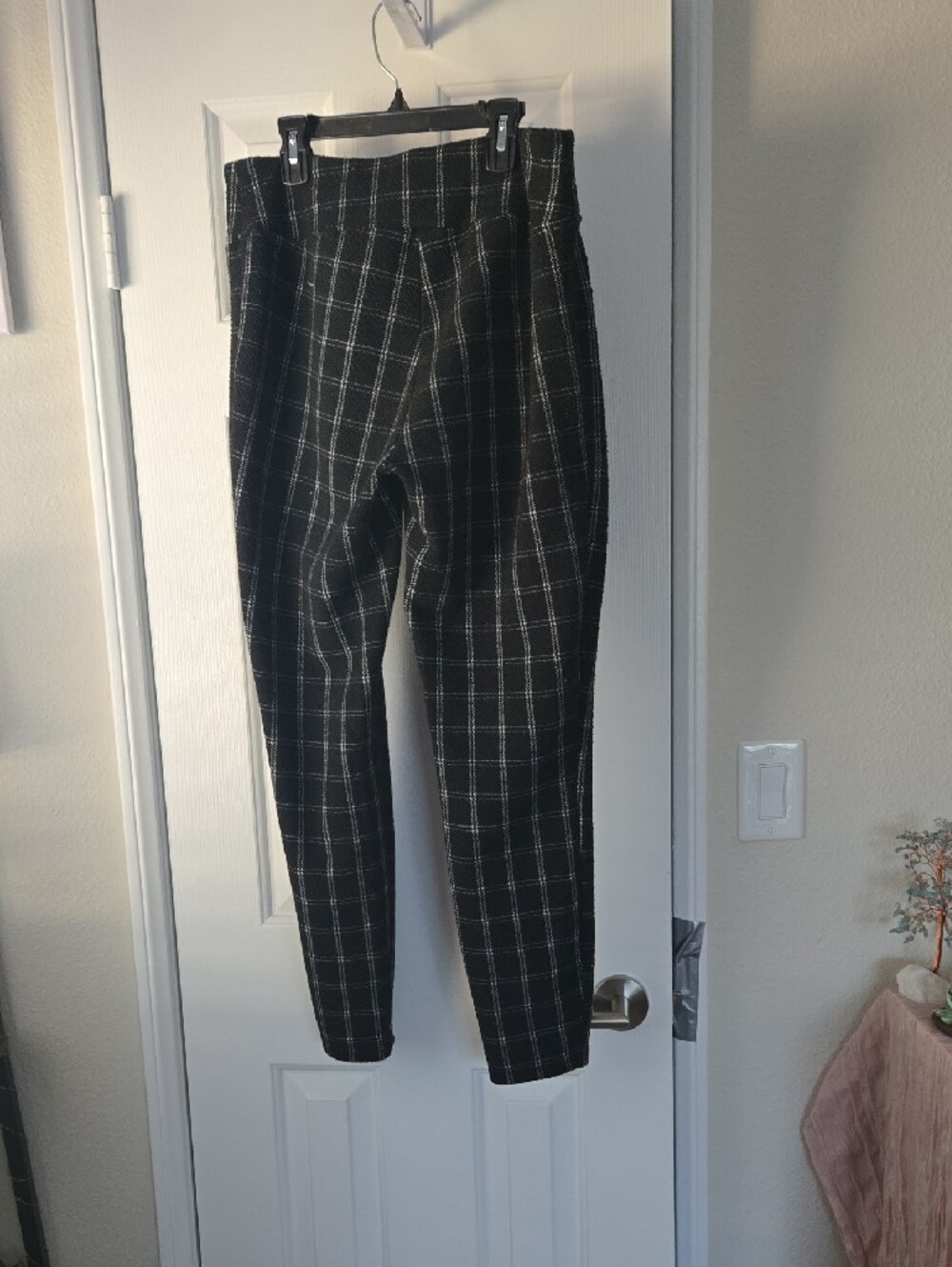 LuLaRoe Black Plaid High-Waist Leggings - Picture 6 of 10